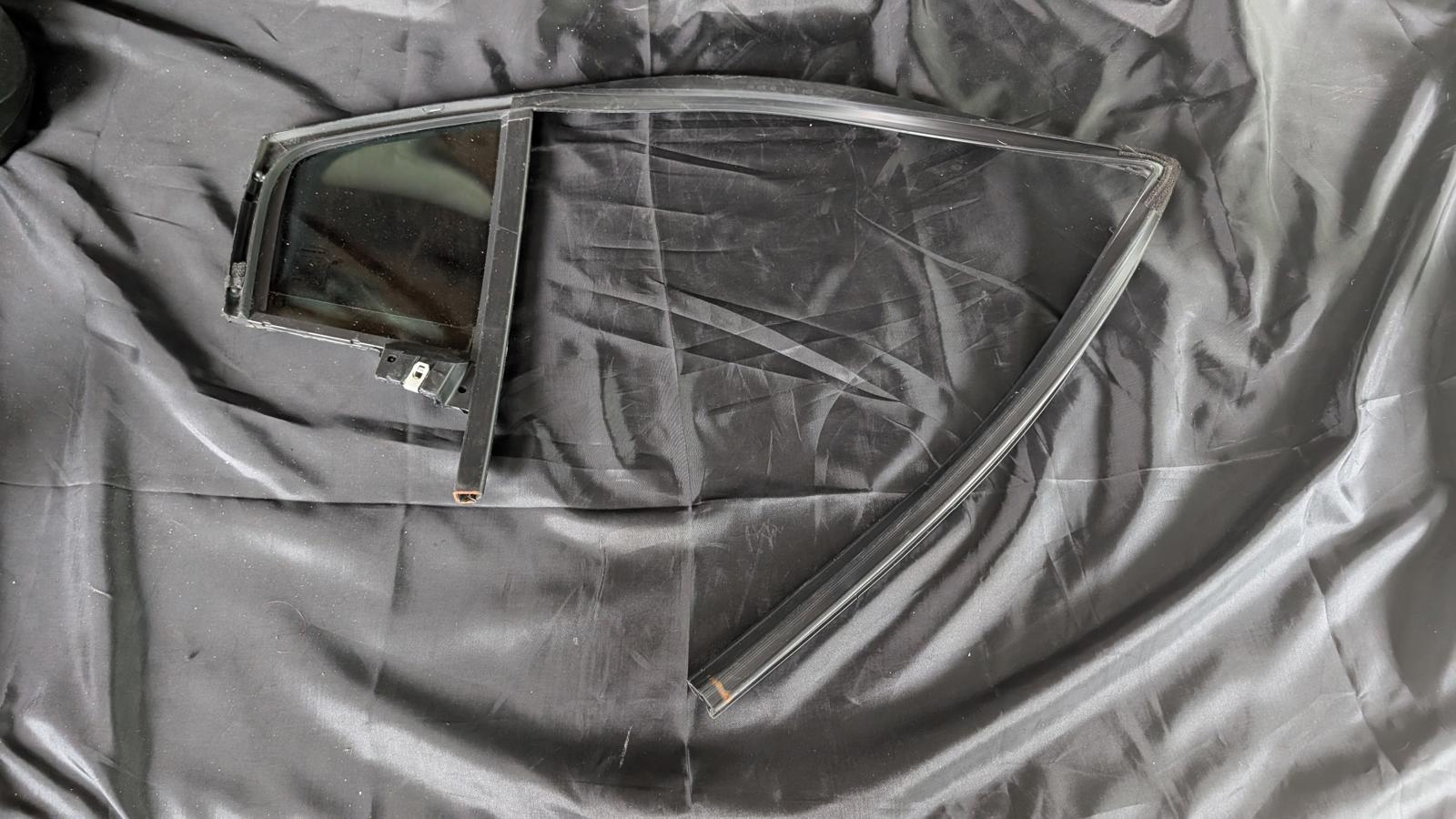 OEM Mopar 2011–2023 Dodge Charger Rear Left Vent Glass – DOT865 FYG M535