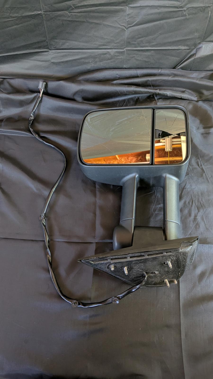 Tow-Style Power Side Mirror – Main Glass Needed Only – Small Mirror Cracked