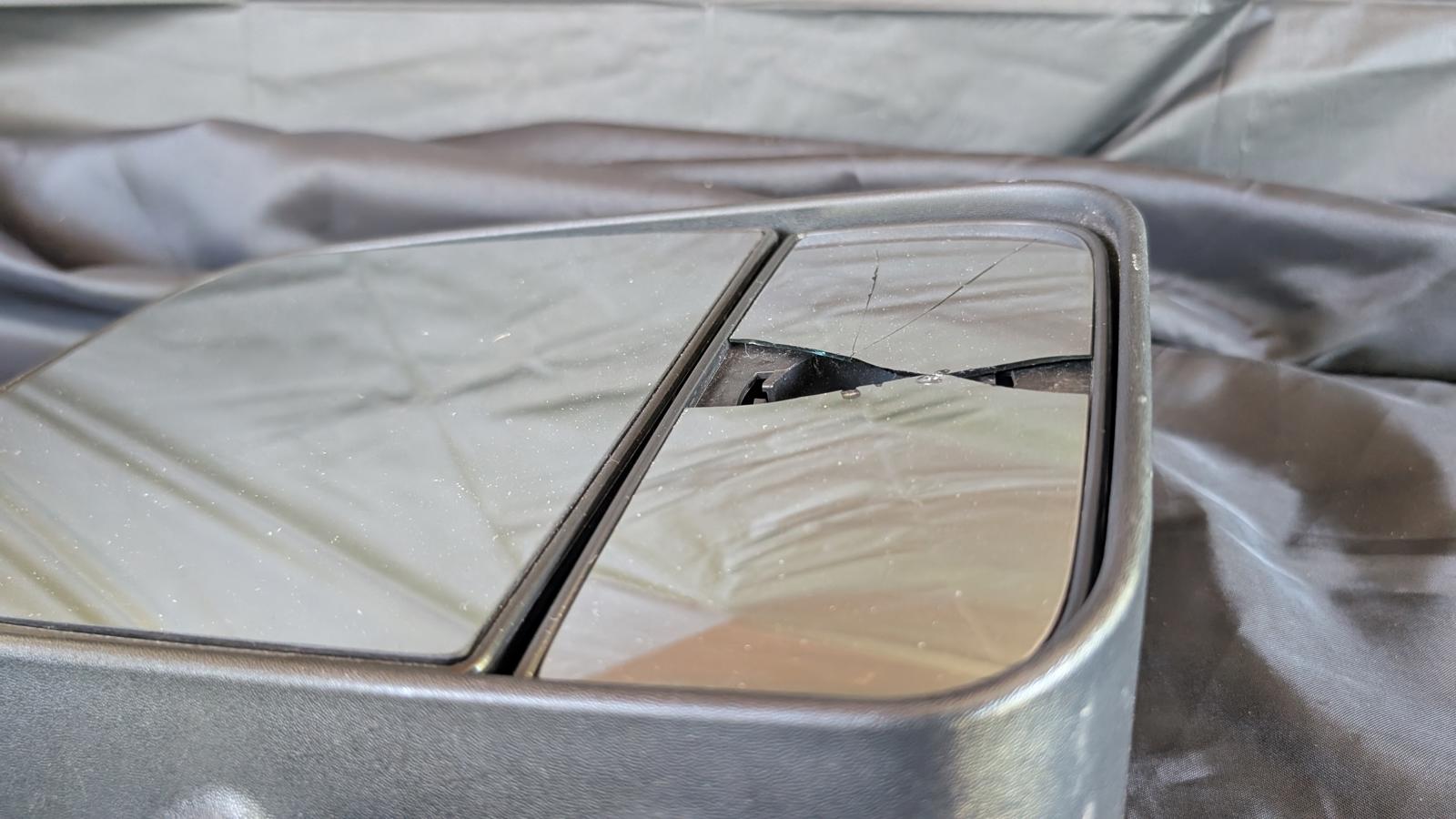 Tow-Style Power Side Mirror – Main Glass Needed Only – Small Mirror Cracked